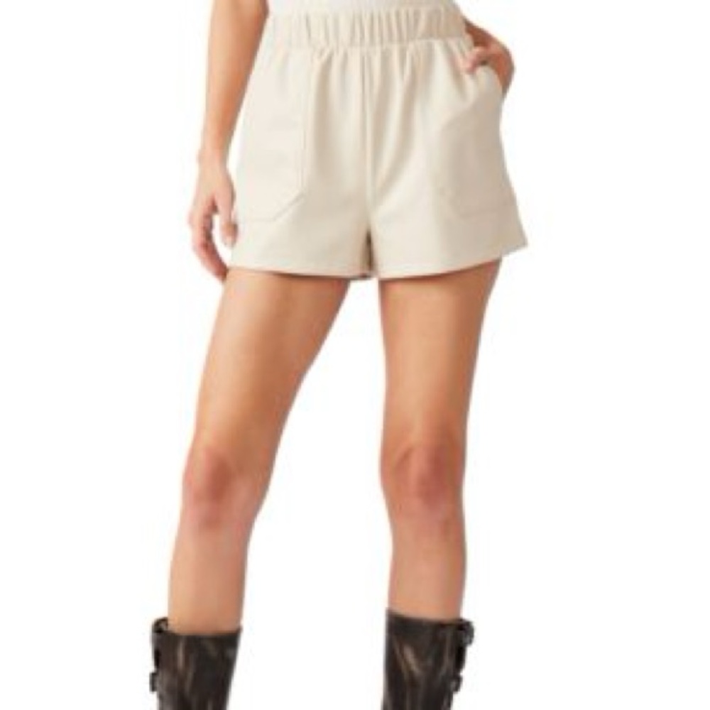 NWT Edit By Nine Faux High Rise Leather Shorts in Cream Size Medium High Quality